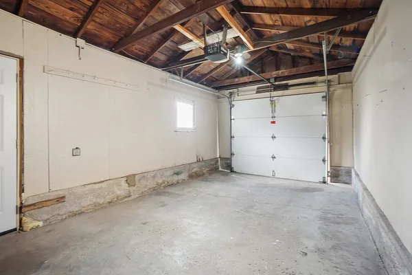 $2,400 | 906 State Street, Lemont, IL 60439