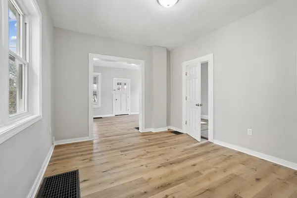 $2,400 | 906 State Street, Lemont, IL 60439