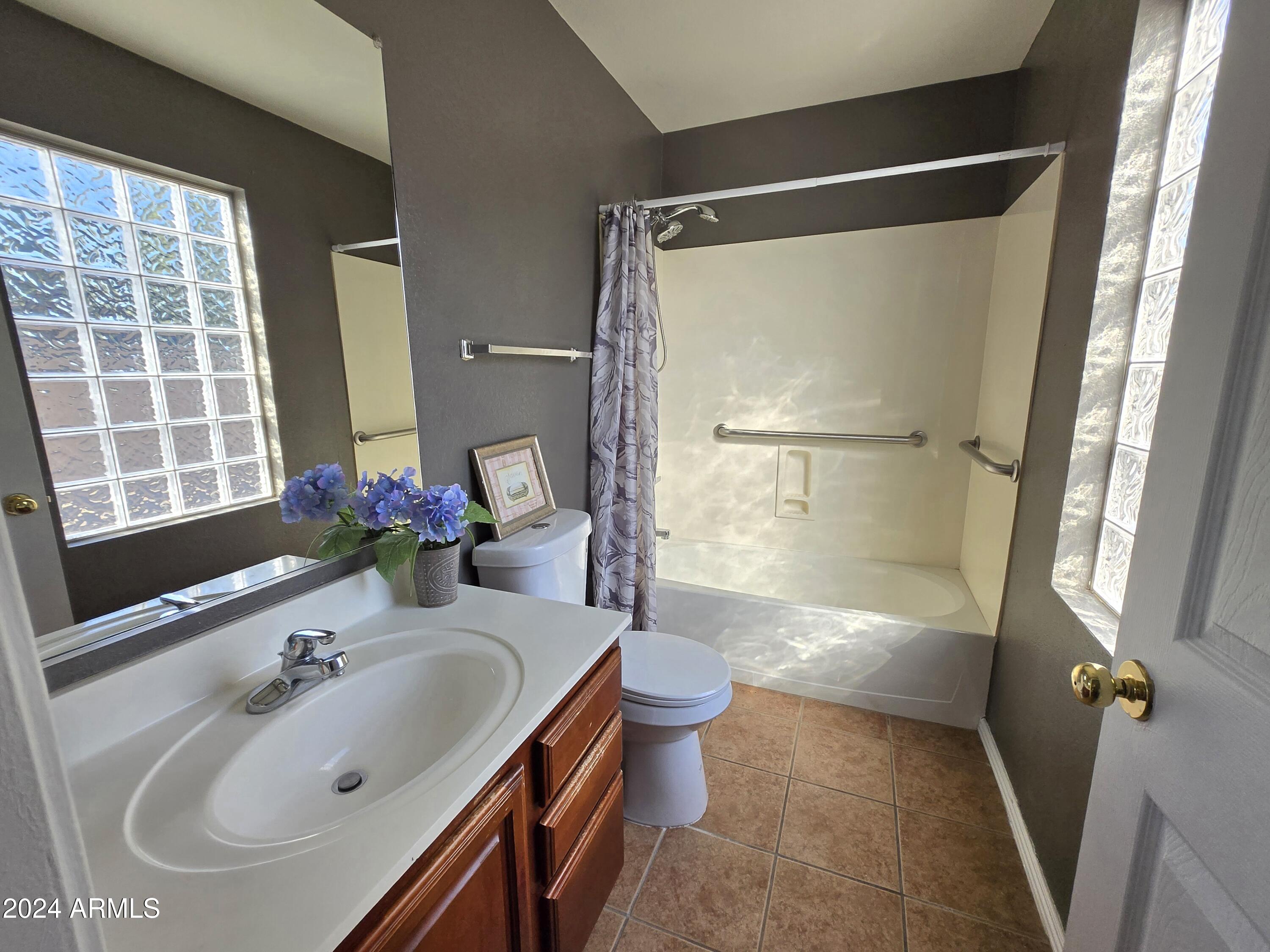9365 West Eaton Road Phoenix, AZ 85037 - Photo 16 of 30 a bathroom with a sink and a bathtub