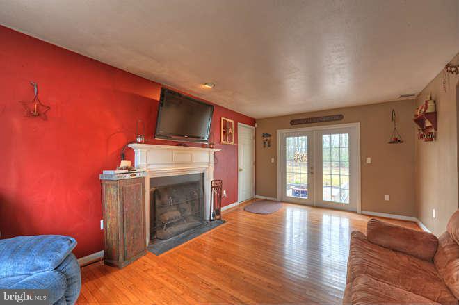 1290 Hardy Road Arnold, MD 21012 - Photo 15 of 27 Family Room
