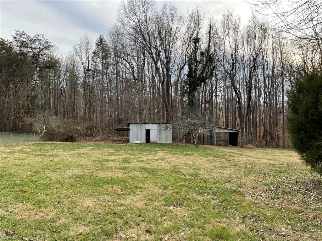 621 Kenneth Road Greensboro, NC 27455 - Photo 14 of 15 Gallery Image 14