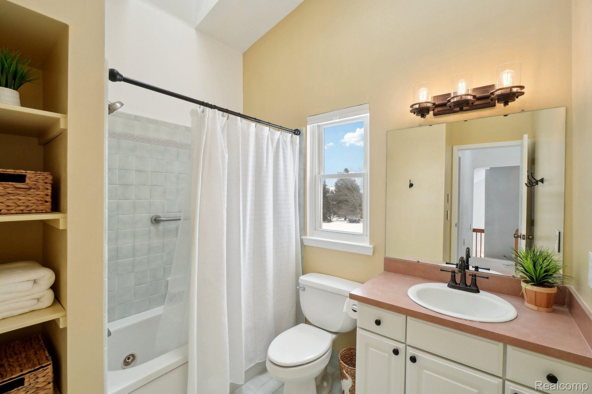 4665 Covington Court Rochester, MI 48306 - Photo 27 of 43 Gallery Image 27