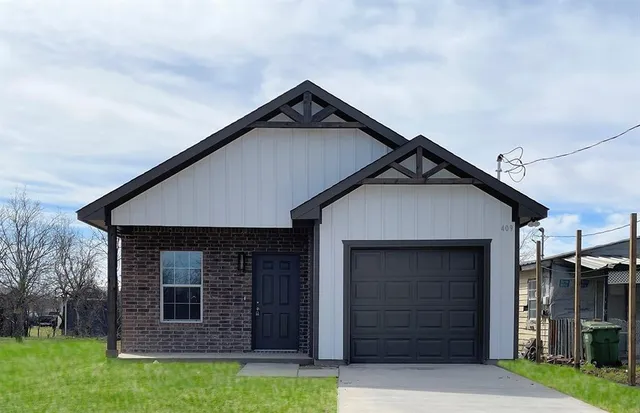 $207,000 | 508 Southwest 15th Street, Mineral Wells, TX 76067