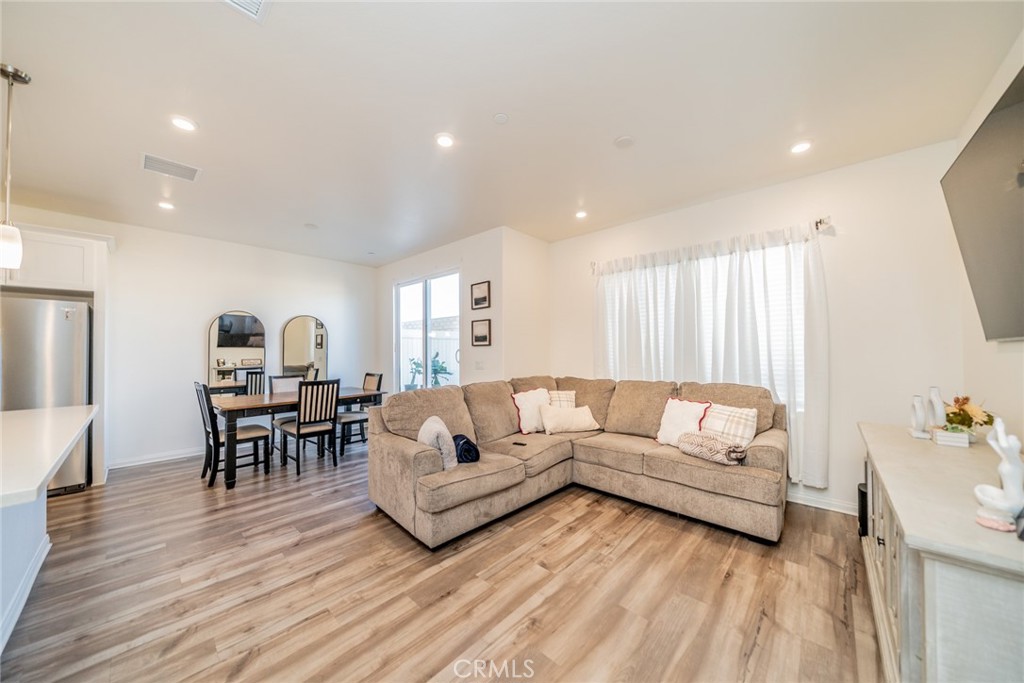 214 Bonita Lane Rialto, CA 92376 - Photo 6 of 48