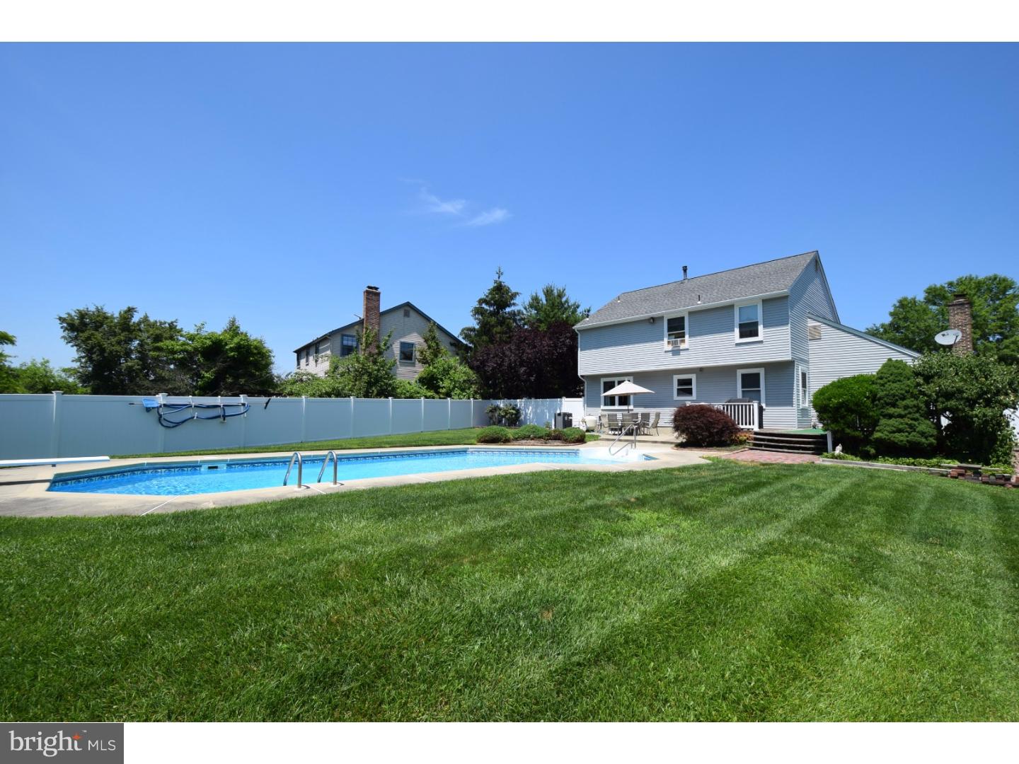 4 Buttonwood Road Sewell, NJ 08080 - Photo 4 of 20 Exterior Back