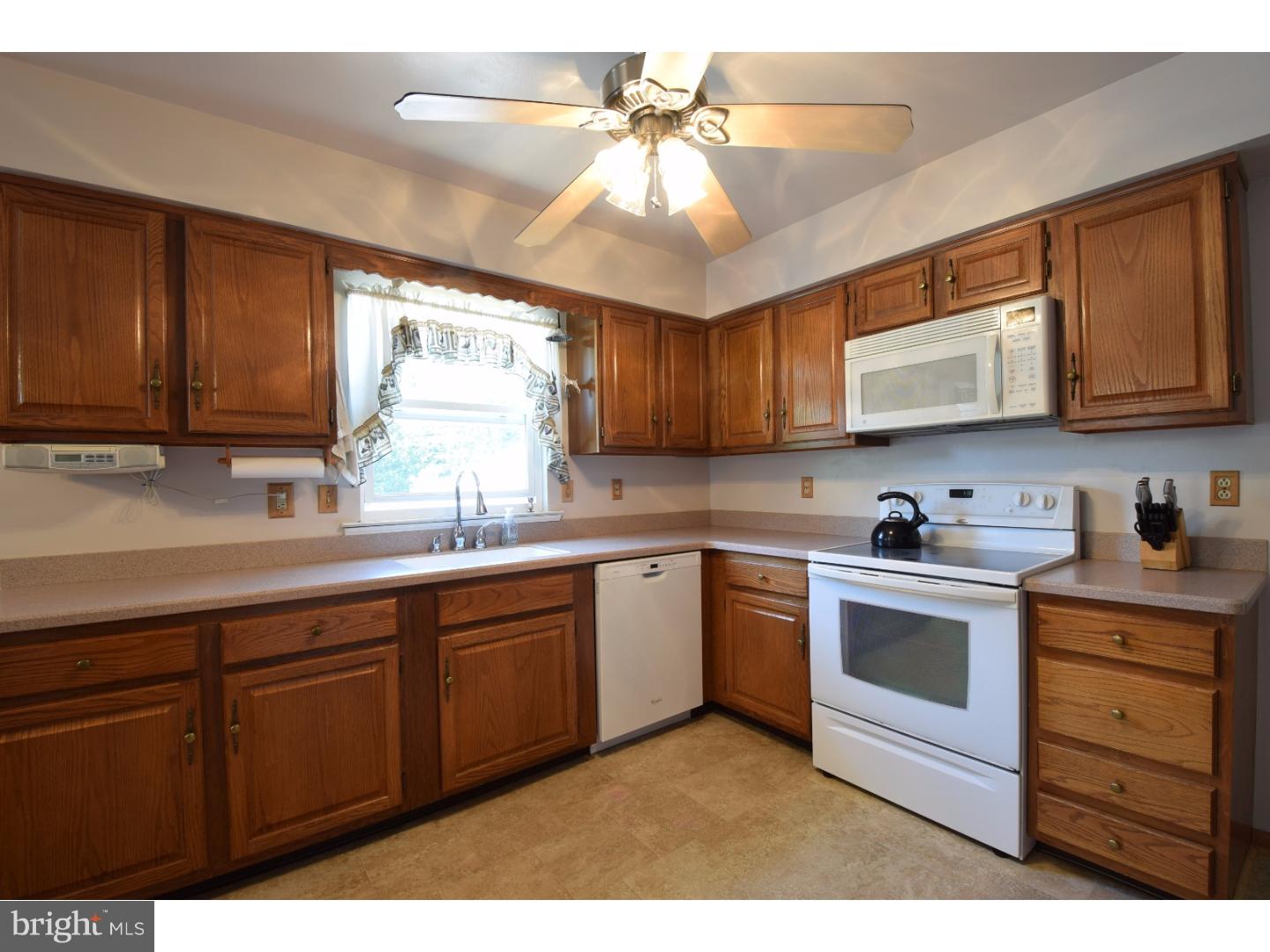 4 Buttonwood Road Sewell, NJ 08080 - Photo 6 of 20 Kitchen