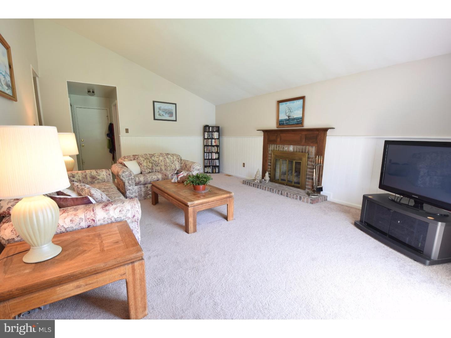 4 Buttonwood Road Sewell, NJ 08080 - Photo 10 of 20 Family Room