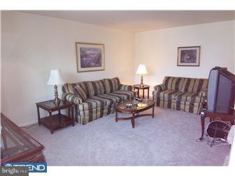 22 Fitzwatertown Road, Unit G4 Willow Grove, PA 19090 - Photo 2 of 12 Living Room