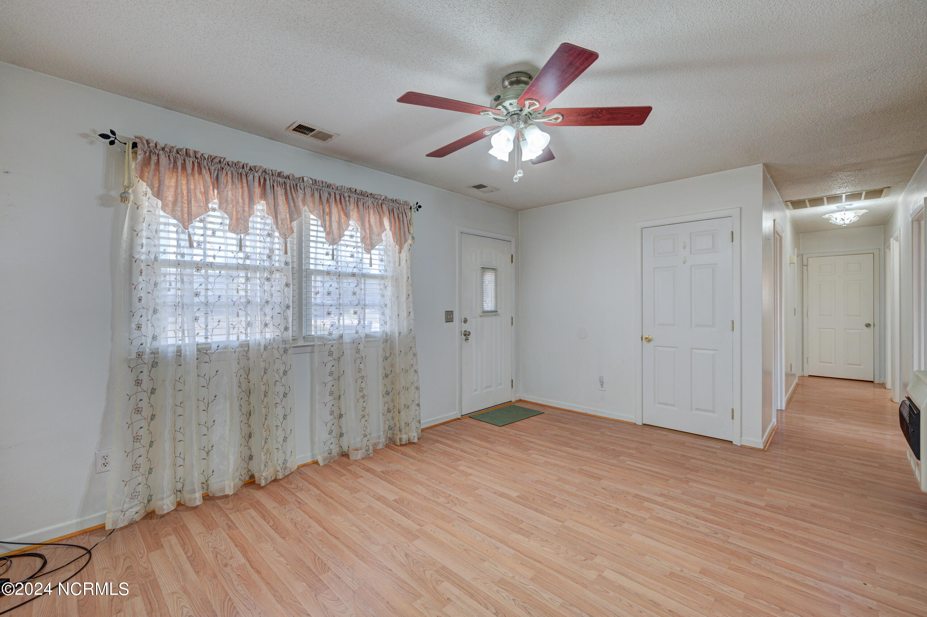 301 Burbank Road Wilmington, NC 28412 - Photo 11 of 22 Living