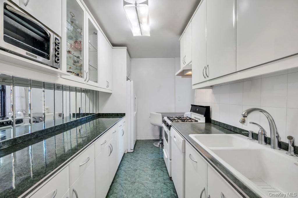 100-10 67th Road, Unit 4 Queens, NY 11375 - Photo 11 of 27