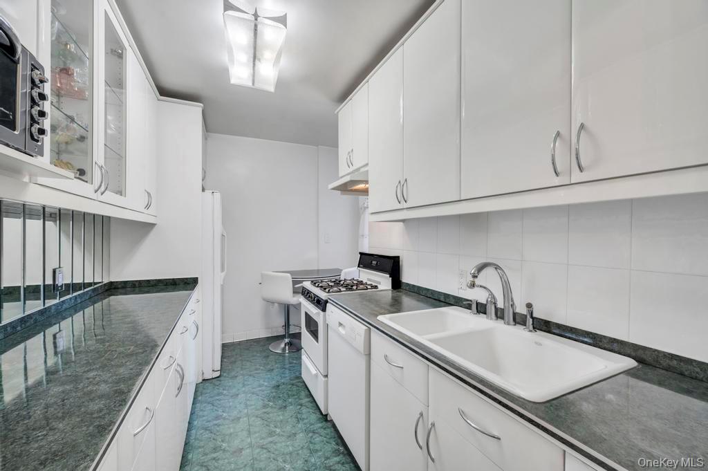 100-10 67th Road, Unit 4 Queens, NY 11375 - Photo 12 of 27