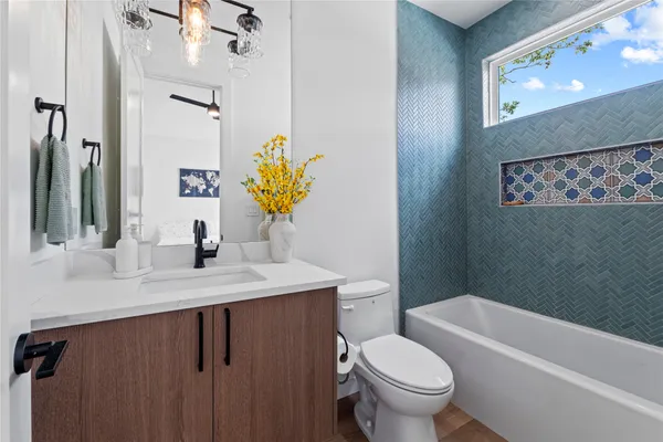 $3,895 | 506 Krebs Lane, Unit 2, Austin, TX 78704