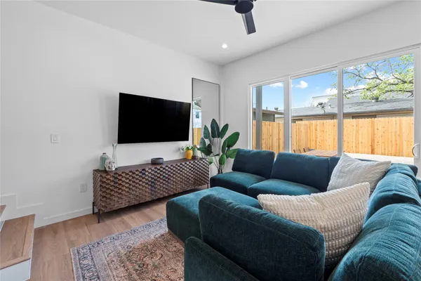 $3,895 | 506 Krebs Lane, Unit 2, Austin, TX 78704