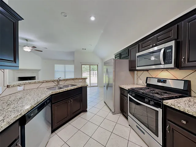 $1,815 | 232 Country Crossing Circle, Magnolia, TX 77354