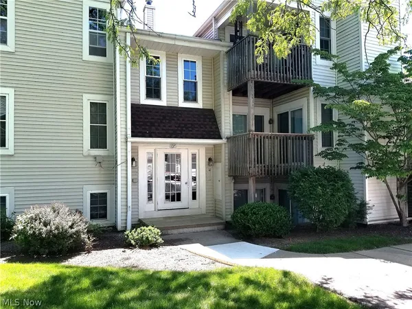 $117,900 | 1217 West River Road North, Unit D1, Elyria, OH 44035
