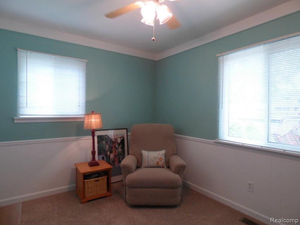 10965 Wynns Road Pinckney, MI 48169 - Photo 18 of 26 18 BEDROOM 3 OTHER DIRECTION.jpg