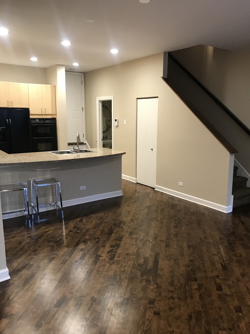 346 West Huron Street, Unit A Chicago, IL 60654 - Photo 10 of 23