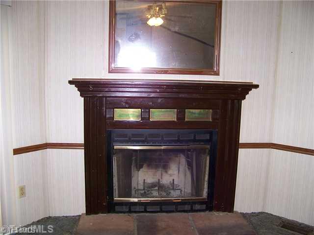 184 Glass Road Mount Airy, NC 27030 - Photo 2 of 13 Living Room.
