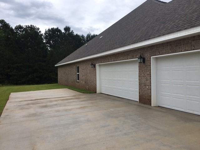 4164 Craigend Loop Gulf Shores, AL 36542 - Photo 3 of 9 3-Car Garage