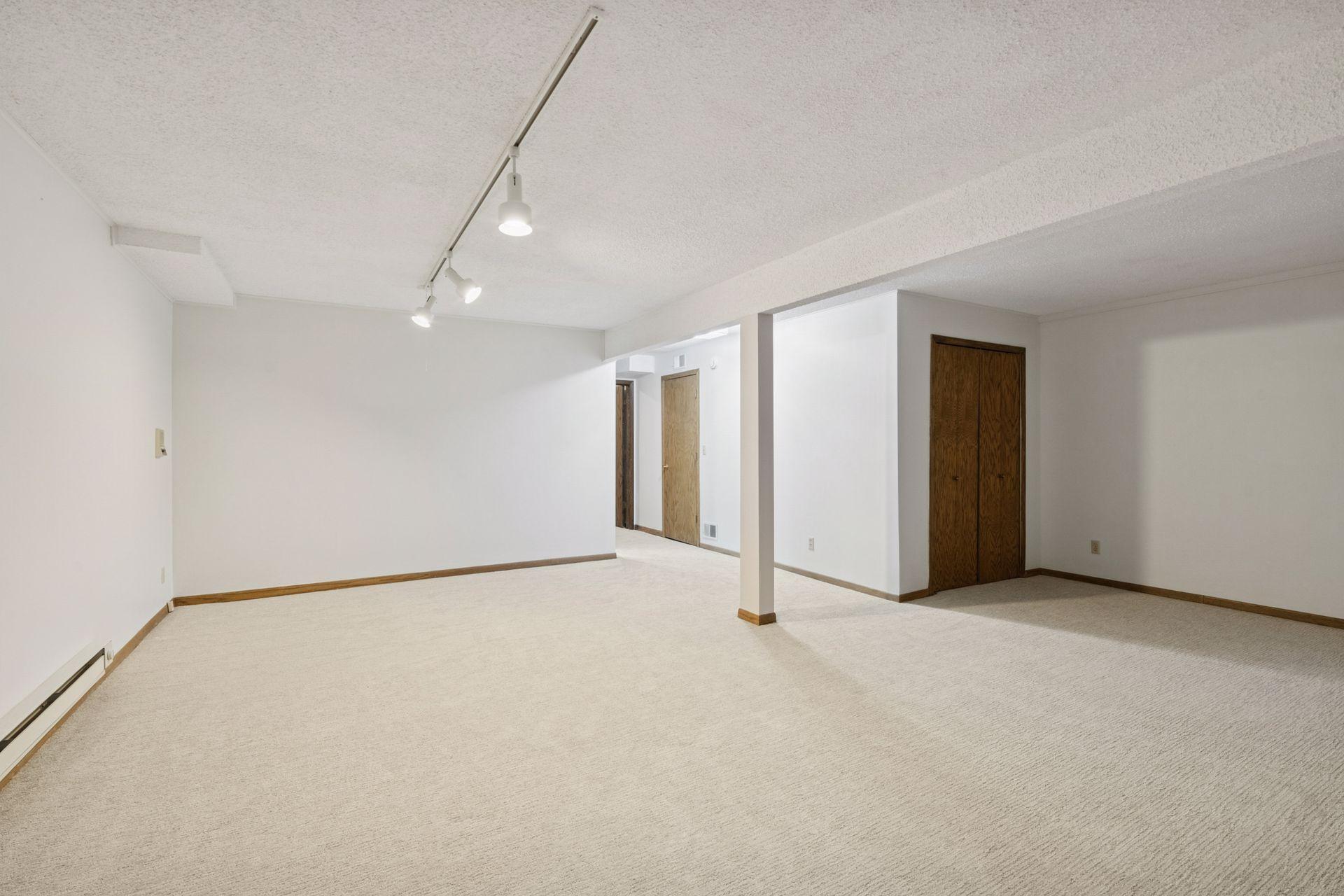 6066 Blake Ridge Road Edina, MN 55436 - Photo 23 of 39