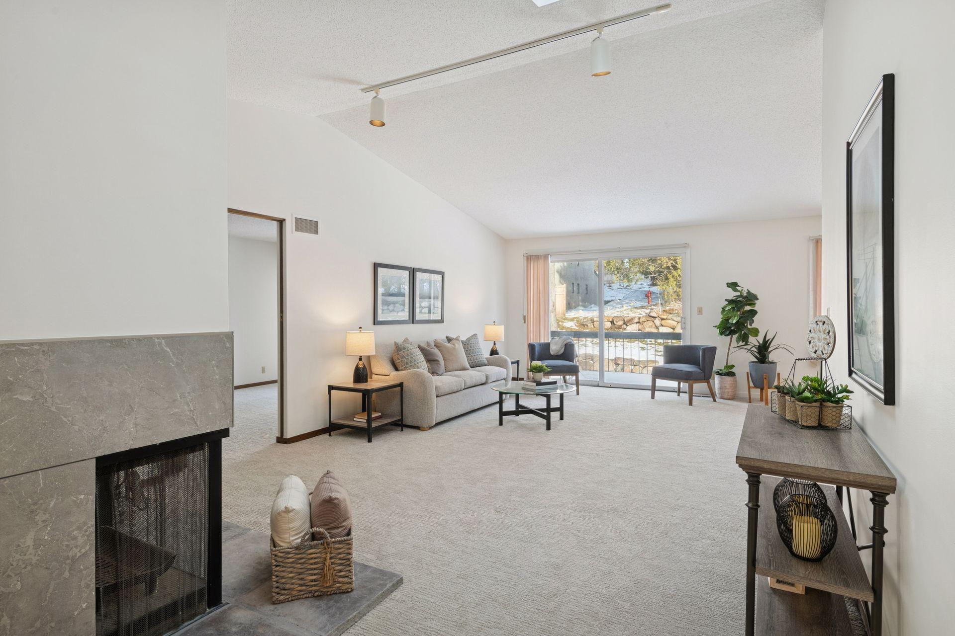 6066 Blake Ridge Road Edina, MN 55436 - Photo 4 of 39