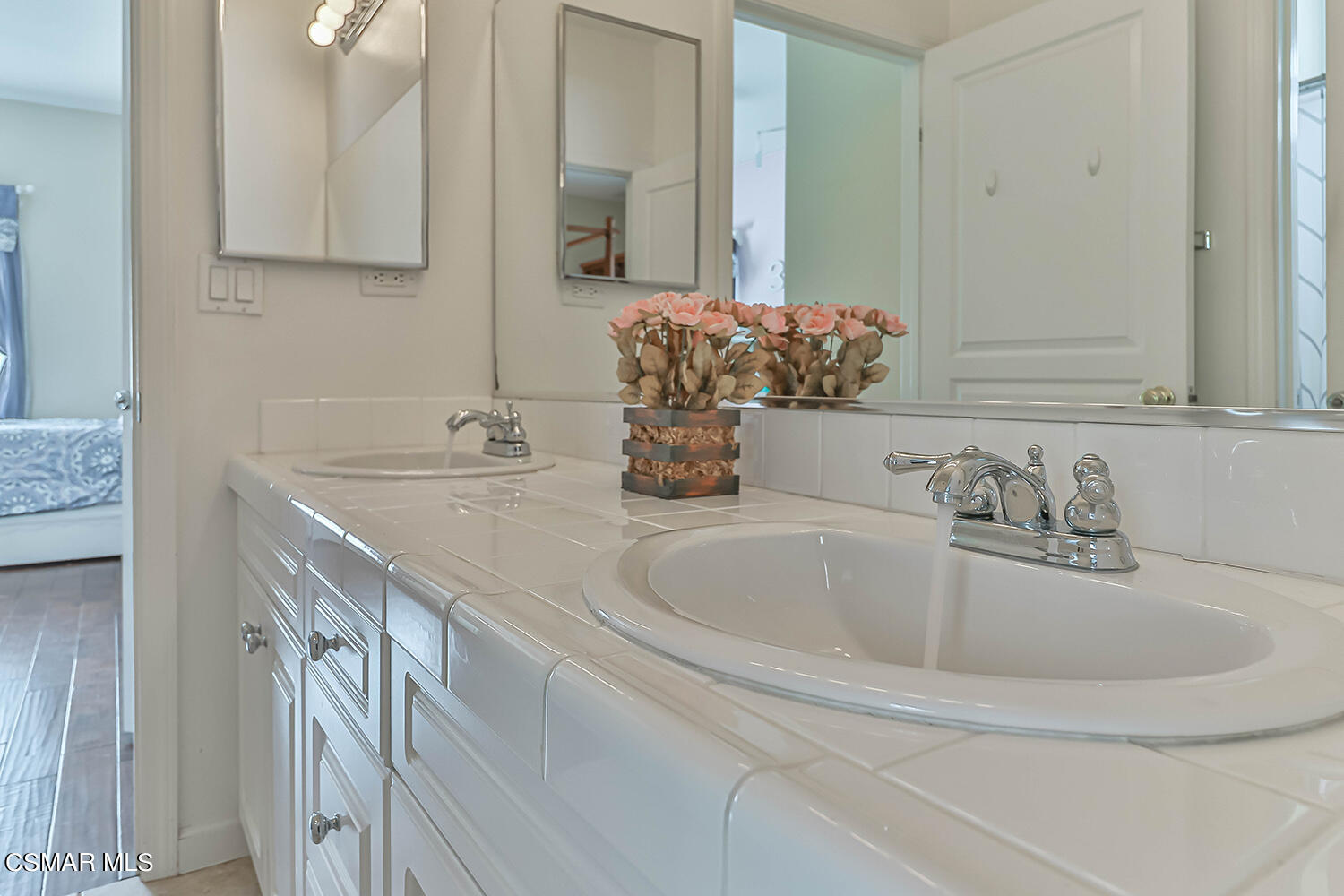 136 Laurel Ridge Drive Simi Valley, CA 93065 - Photo 30 of 73 lJack n Jill Bath2