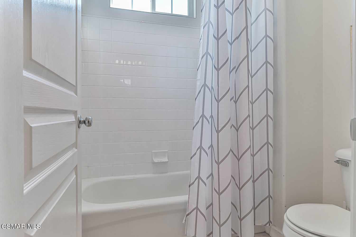 136 Laurel Ridge Drive Simi Valley, CA 93065 - Photo 31 of 73 lJack n Jill Bath3