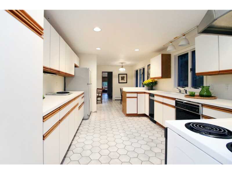 223 Lepes Road Portsmouth, RI 02871 - Photo 11 of 25 Kitchen.