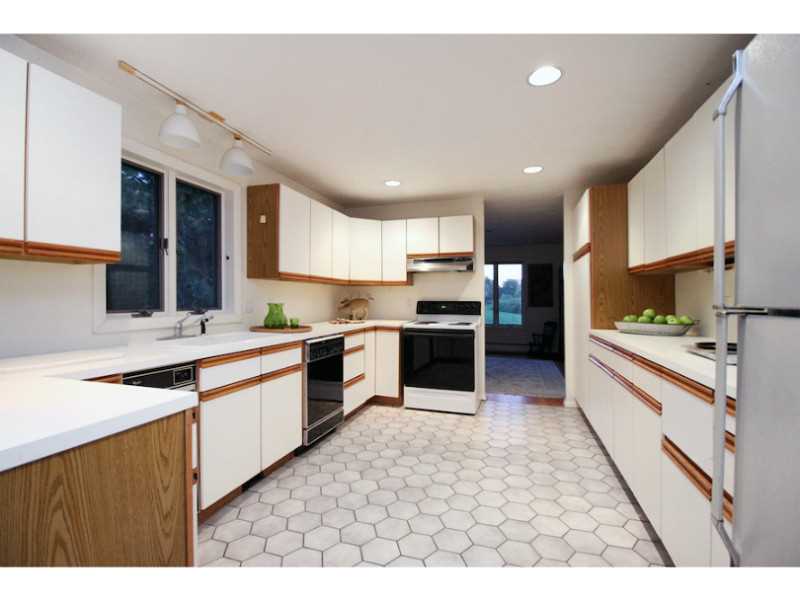 223 Lepes Road Portsmouth, RI 02871 - Photo 12 of 25 Kitchen.