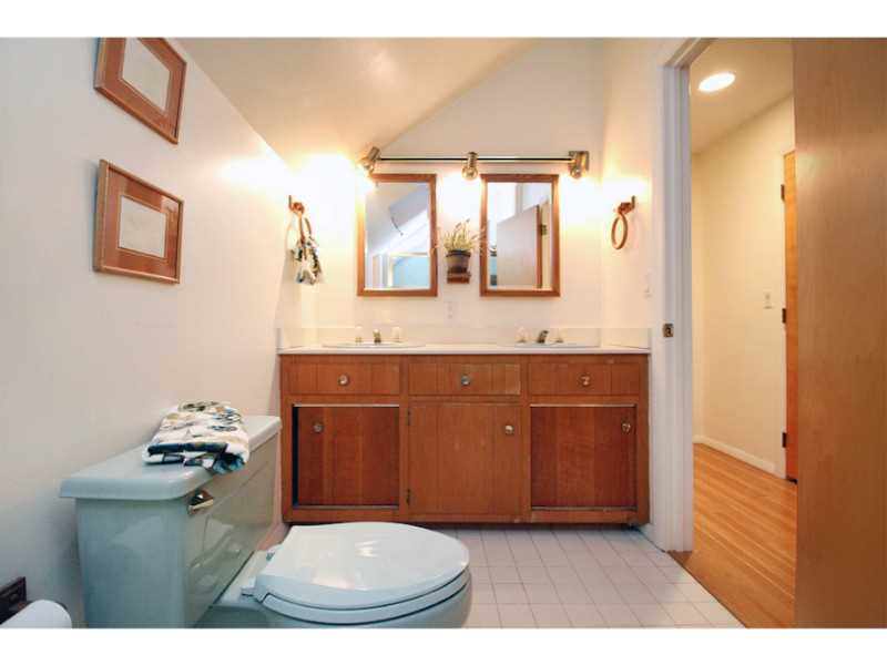 223 Lepes Road Portsmouth, RI 02871 - Photo 15 of 25 Bathroom.