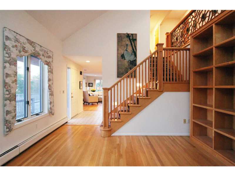 223 Lepes Road Portsmouth, RI 02871 - Photo 9 of 25 Entry.