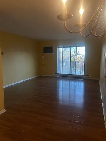 $179,900 | 162 South Waters Edge Drive, Unit 301, Glendale Heights, IL 60139