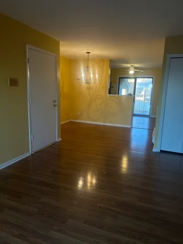 $179,900 | 162 South Waters Edge Drive, Unit 301, Glendale Heights, IL 60139