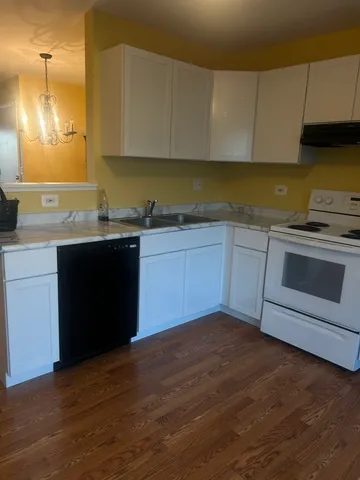 $179,900 | 162 South Waters Edge Drive, Unit 301, Glendale Heights, IL 60139