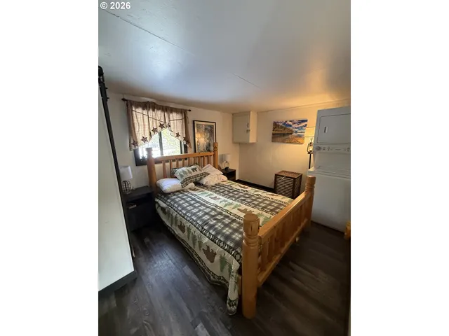 a view of entryway with workspace