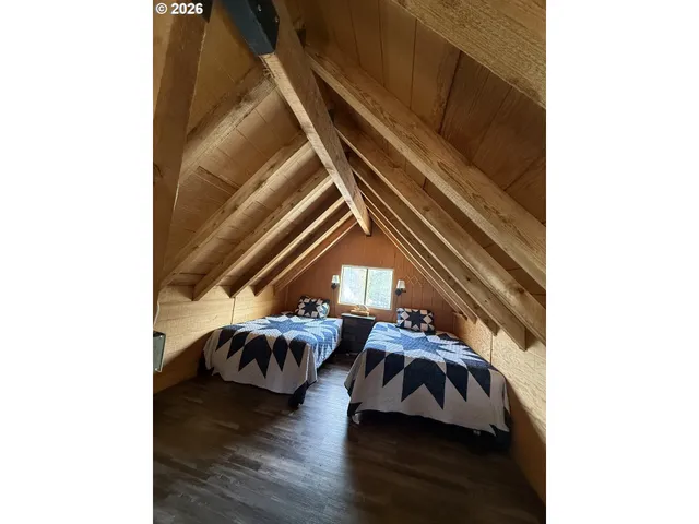 a view of entryway with a front door