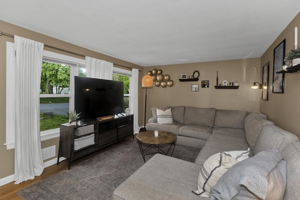 22 Audley Road Springfield, MA 01118 - Photo 4 of 34 Gallery Image 4