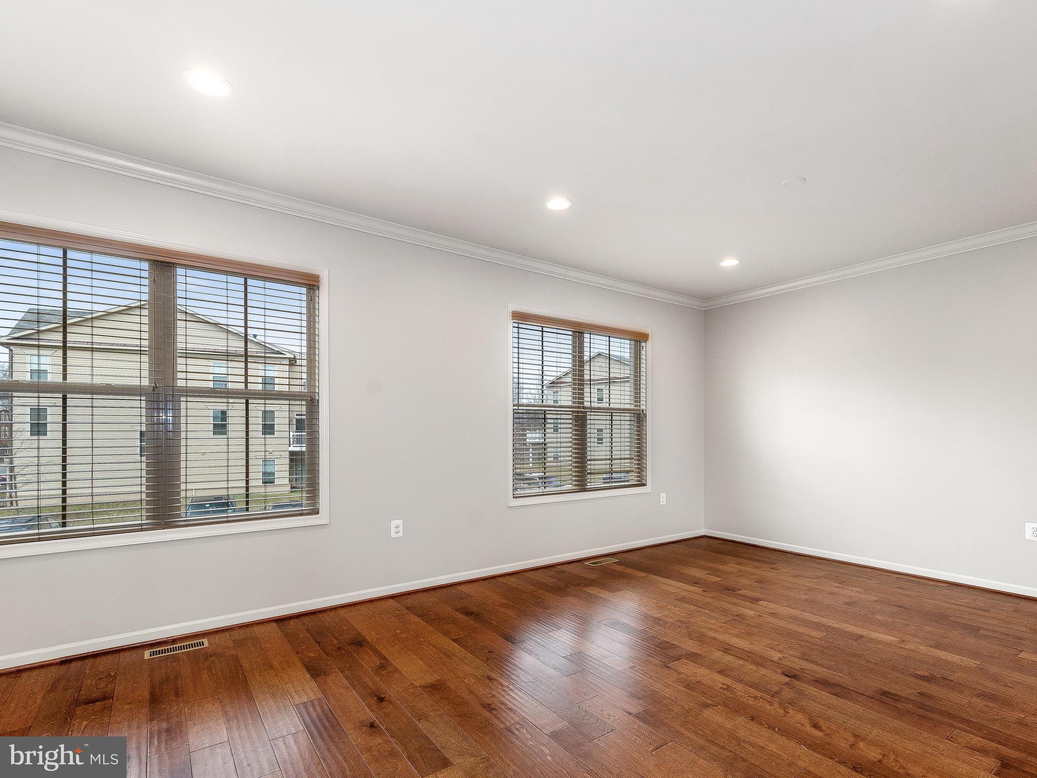 42173 Castle Ridge Square Ashburn, VA 20148 - Photo 11 of 28 Living Room