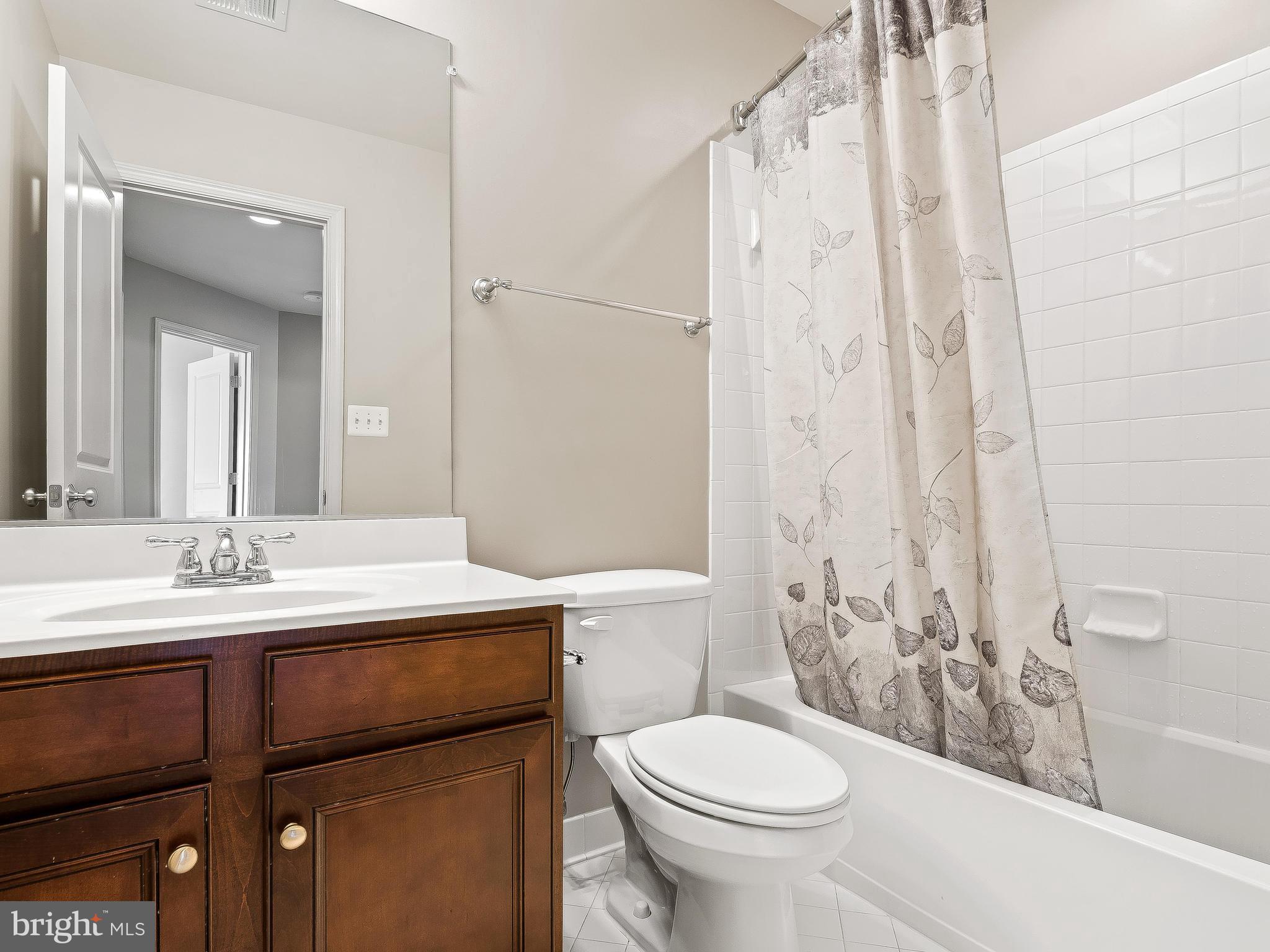 42173 Castle Ridge Square Ashburn, VA 20148 - Photo 21 of 28 Bath