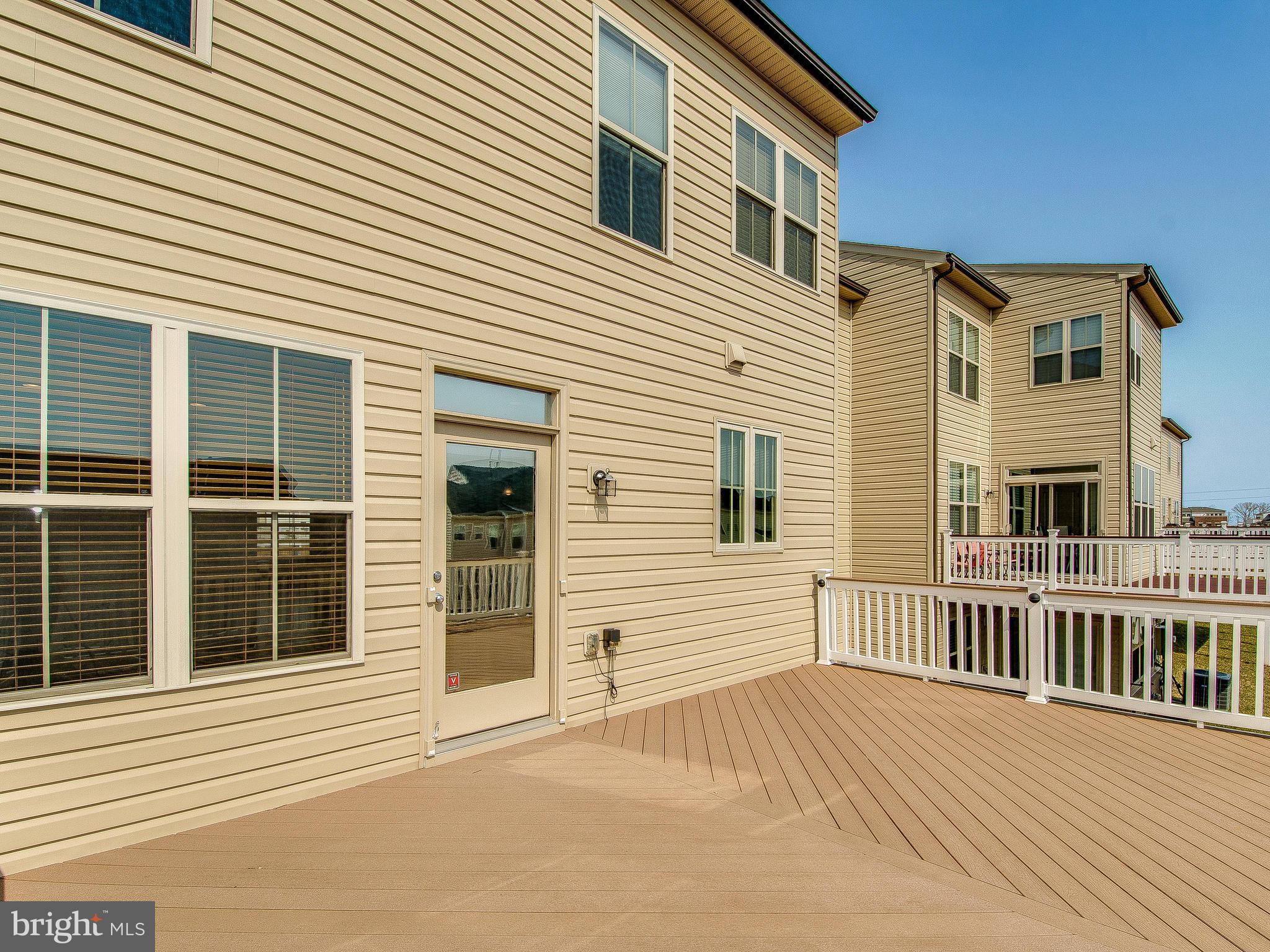 42173 Castle Ridge Square Ashburn, VA 20148 - Photo 24 of 28 Massive deck steps from the kitchen/living room