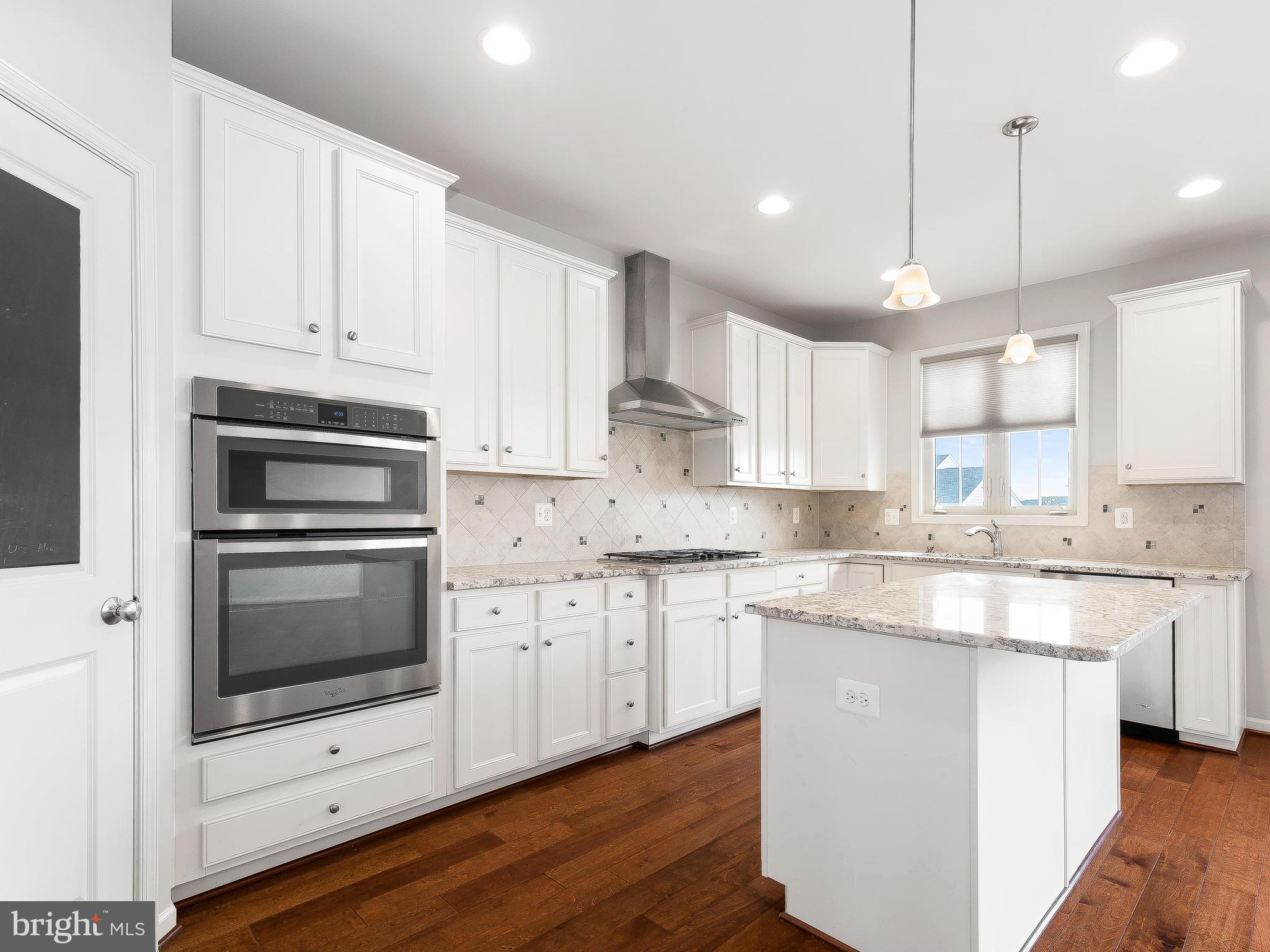 42173 Castle Ridge Square Ashburn, VA 20148 - Photo 5 of 28 Kitchen