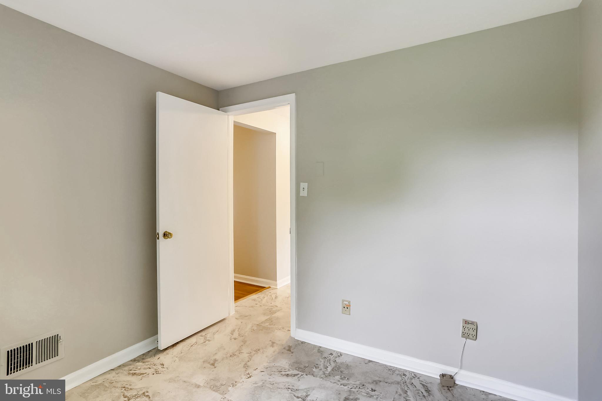 9709 Digging Road Montgomery Village, MD 20886 - Photo 28 of 69 Main Floor Office
