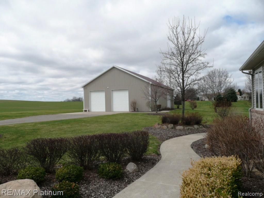 5881 Fenton Road Fenton, MI 48430 - Photo 23 of 35 Side of Home