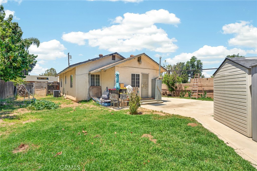 3773 Taft Street Riverside, CA 92503 - Photo 11 of 13 Side area