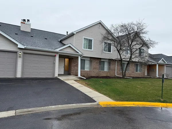 $2,185 | 7040 Remington Court, Unit 204, Woodridge, IL 60517