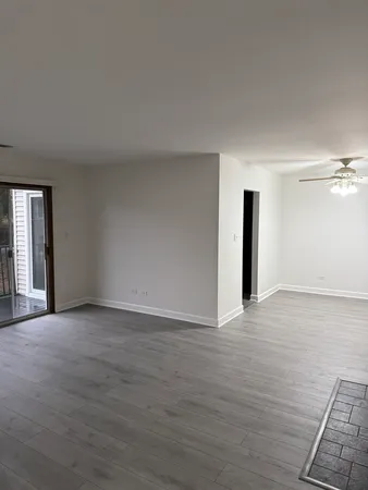 $2,185 | 7040 Remington Court, Unit 204, Woodridge, IL 60517
