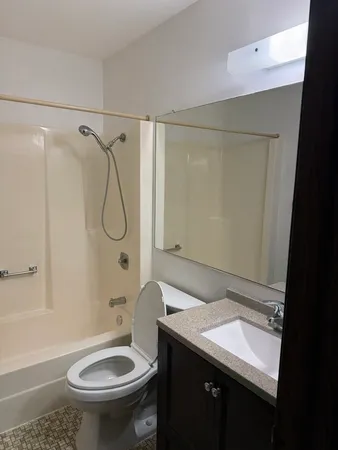 $2,185 | 7040 Remington Court, Unit 204, Woodridge, IL 60517