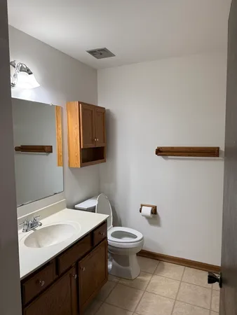 $2,185 | 7040 Remington Court, Unit 204, Woodridge, IL 60517