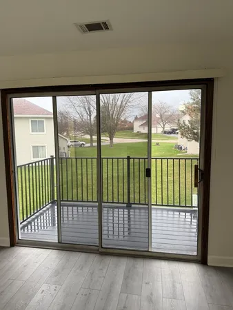 $2,185 | 7040 Remington Court, Unit 204, Woodridge, IL 60517
