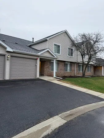 $2,185 | 7040 Remington Court, Unit 204, Woodridge, IL 60517